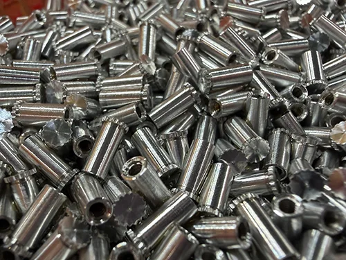 Round through-hole clinch standoff (SO/SOS) with knurled flange, used for PCB spacing, sheet metal mounting, and chassis isolation.